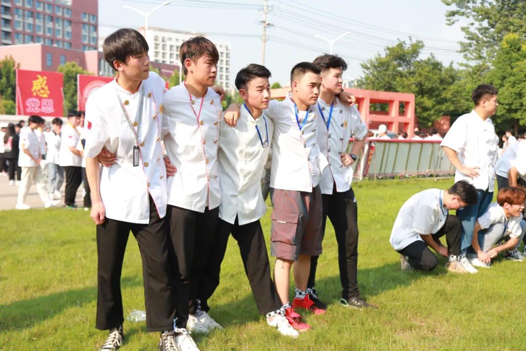 LIFE四个字母诠释安徽新东方学子的生活