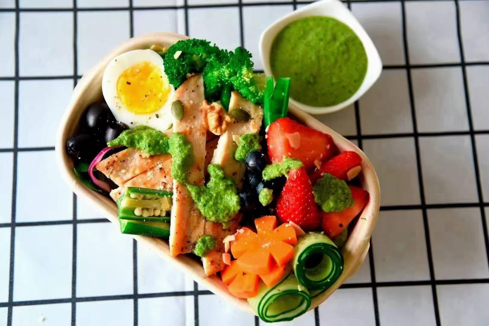 ѧ��ʳ�������¶������ѧУ����һ��ѧ������Ʒ��