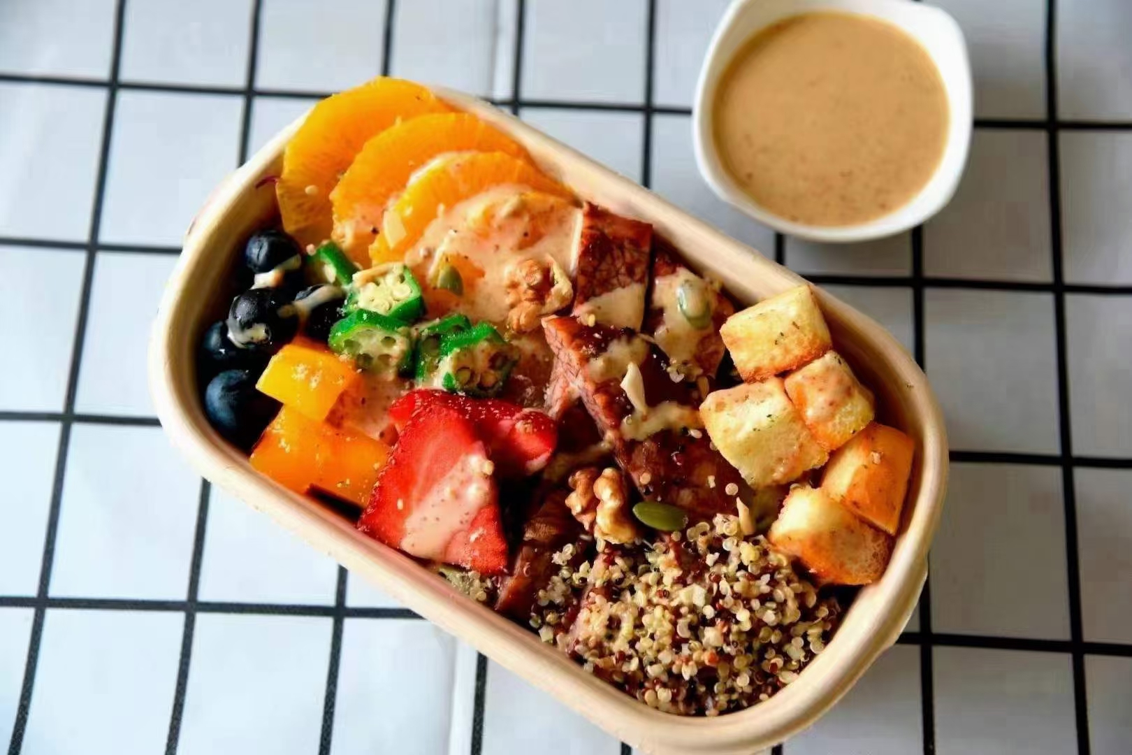 ѧ��ʳ�������¶������ѧУ����һ��ѧ������Ʒ��