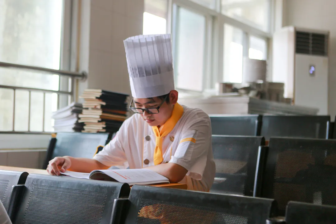 【新生故事】崔龙跃:正值青春年少,勇逐厨师梦想!