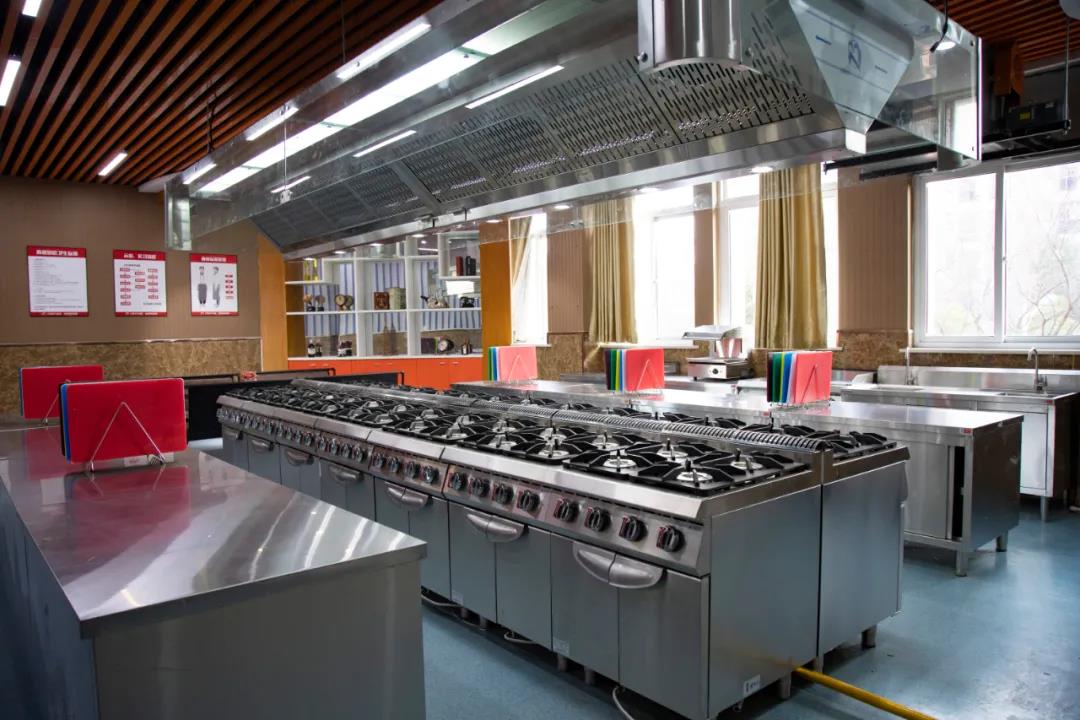 ѡѧУ��ʱ��רҵ��ѧУ�ĸ���Ҫ��