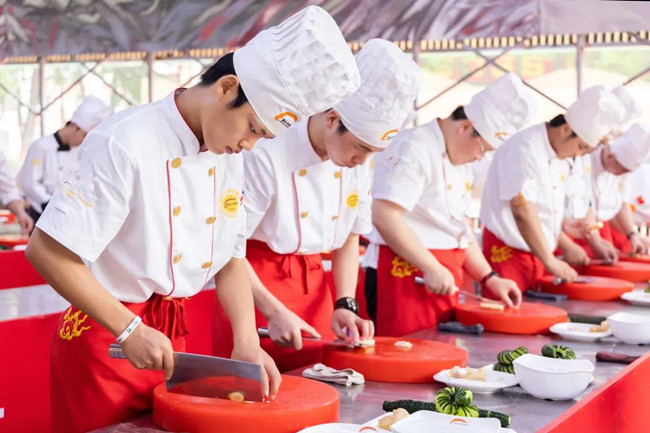 ѡѧУ��ʱ��רҵ��ѧУ�ĸ���Ҫ��