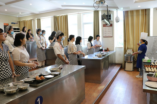 省人社厅、省直妇工委主题党日活动在安徽新东方烹饪高级技工学校顺利开展