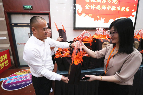 ��~�����¶������±��Ѿ�����ÿλͬѧ���У�