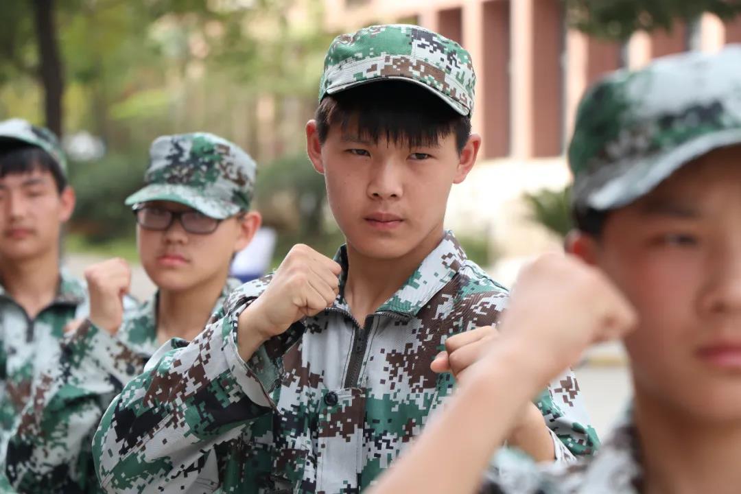 军训特辑 | 艳阳下,迷彩青春绽放光芒