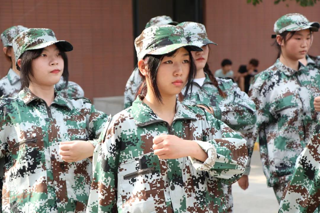 军训特辑 | 艳阳下,迷彩青春绽放光芒