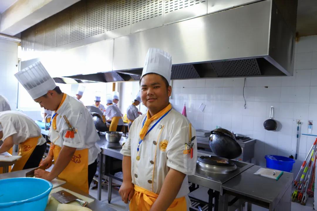 【新生故事】张栋:选择学厨师,开启精彩的烹饪美食之旅!