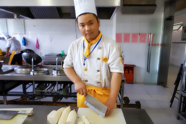 【新生故事】张栋:选择学厨师,开启精彩的烹饪美食之旅!
