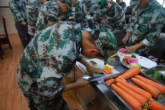 ���鲻��ɫ��������˽��ްྫ��˲��