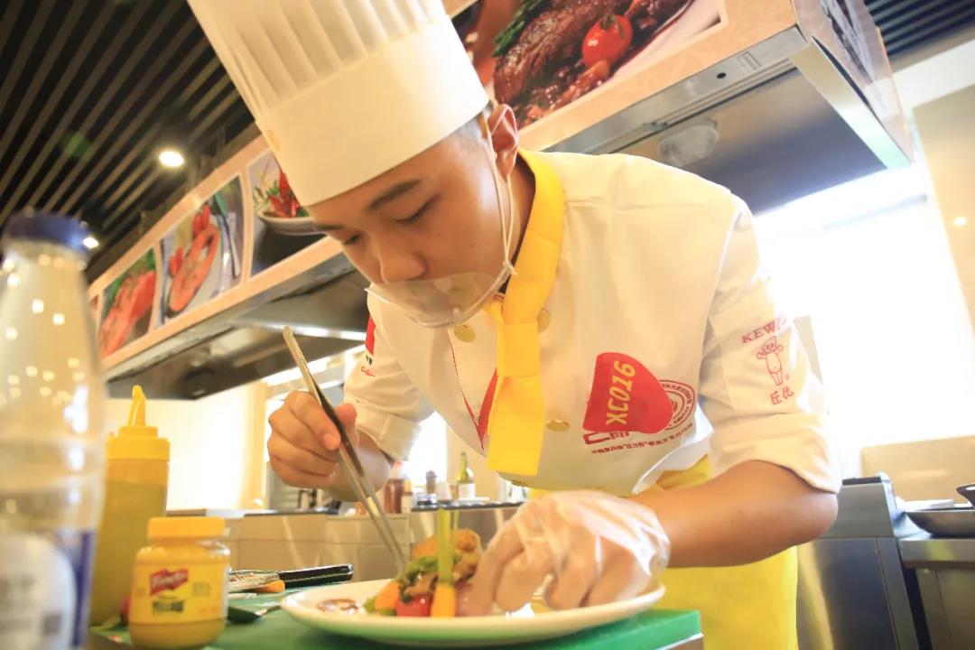 �ڰ����¶�������ͷ����ů˲��