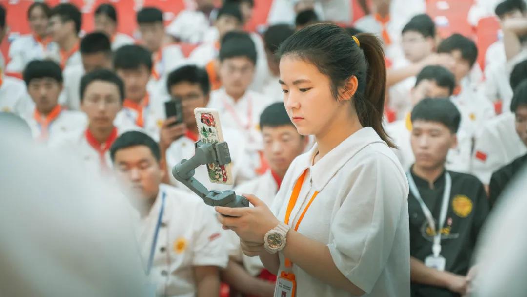 �ڰ����¶�������ͷ����ů˲��