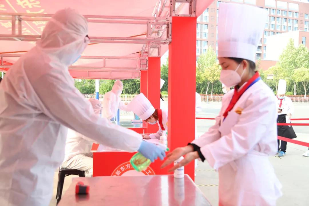 �ڰ����¶�������ͷ����ů˲��