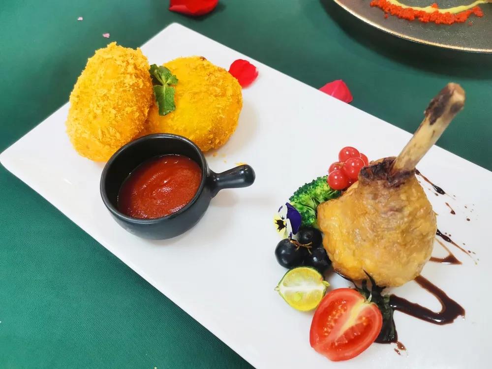 �����¶�����У԰��������ȱ��ʳ