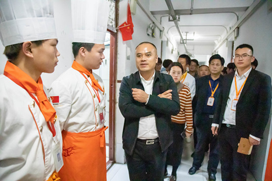 ����ѧ����������¶���Ժ���߽�ѧ�����ᣬ������һ���