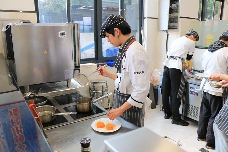 ����רҵ�׶ο���Բ�����У�������ѧ���ǵ���Ʒ��