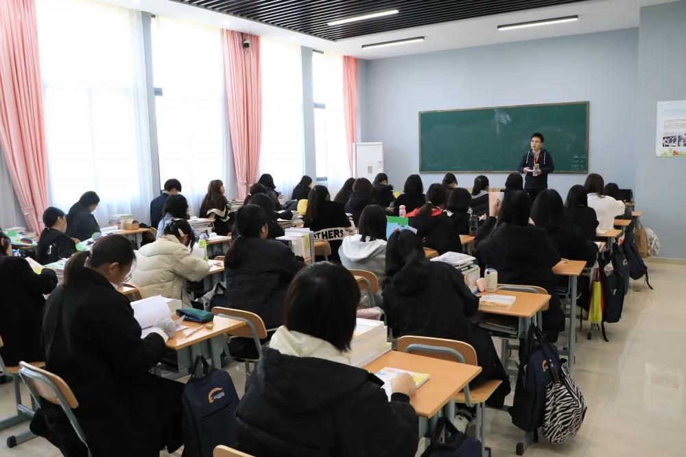 ������ѧƷ�ʣ������¶������λԲ�����У�