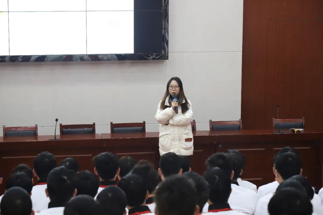 拥抱梦想,从“心”开始 | 安徽新东方开展心理健康讲座