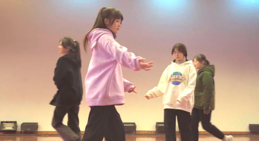 �����¶���2022��Ԫ�����ջ���Ԥ���ذ���Ϯ������~