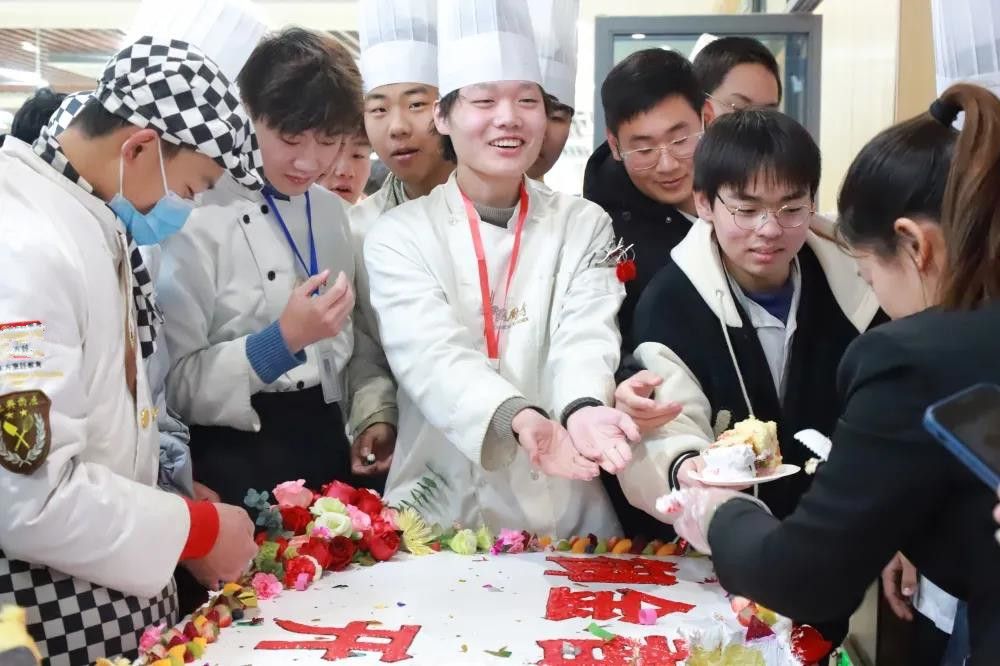 �����¶���������ʳ�ý��쿪ҵ������ֳ�̫������