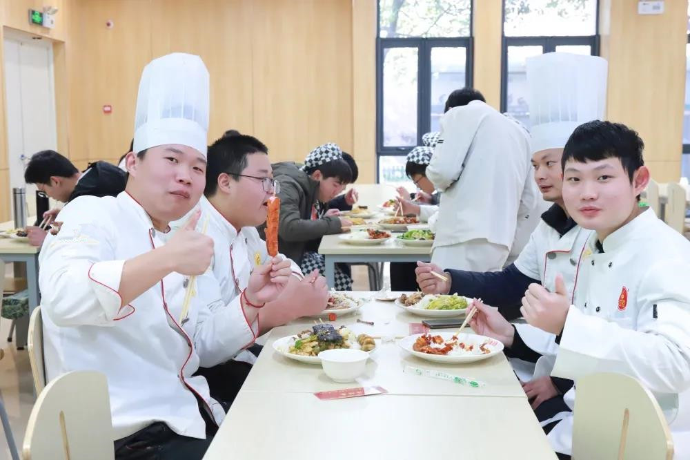 �����¶���������ʳ�ý��쿪ҵ������ֳ�̫������