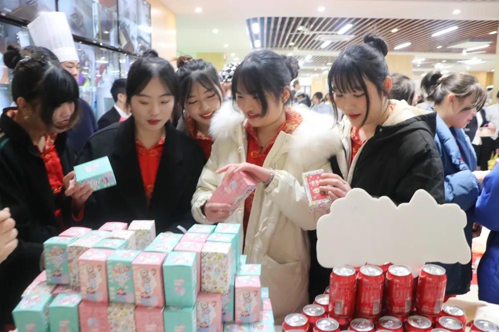 �����¶���������ʳ�ý��쿪ҵ������ֳ�̫������