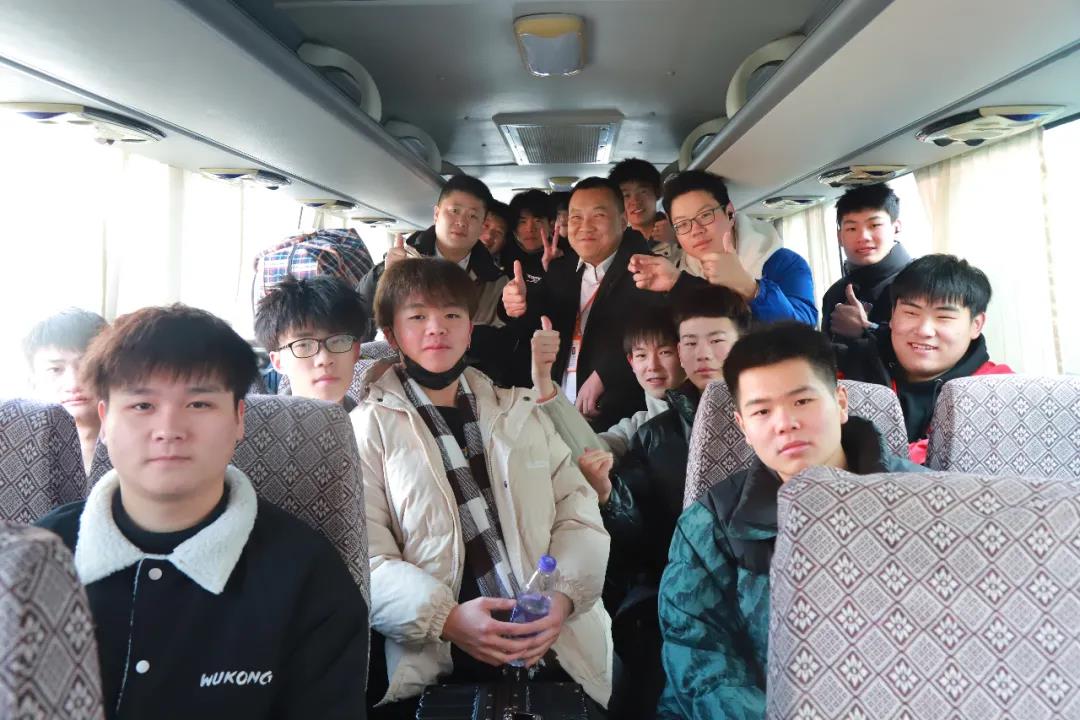 �ӱ�У԰�������𺽡������19-06���ҵ���ͻ�