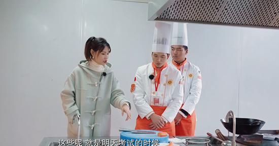 �������ӡ����硷�¶���ѧ��ƪ�����ս���ů����