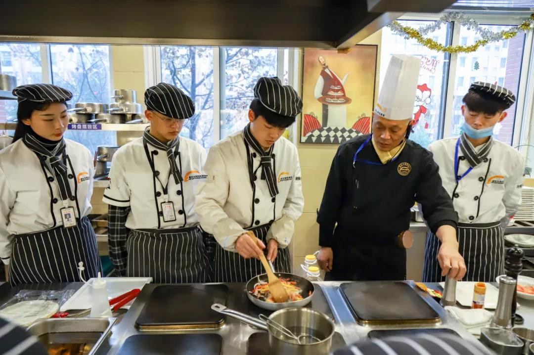 ��ѧ��ʦ����������ã��������¶������ѧУ