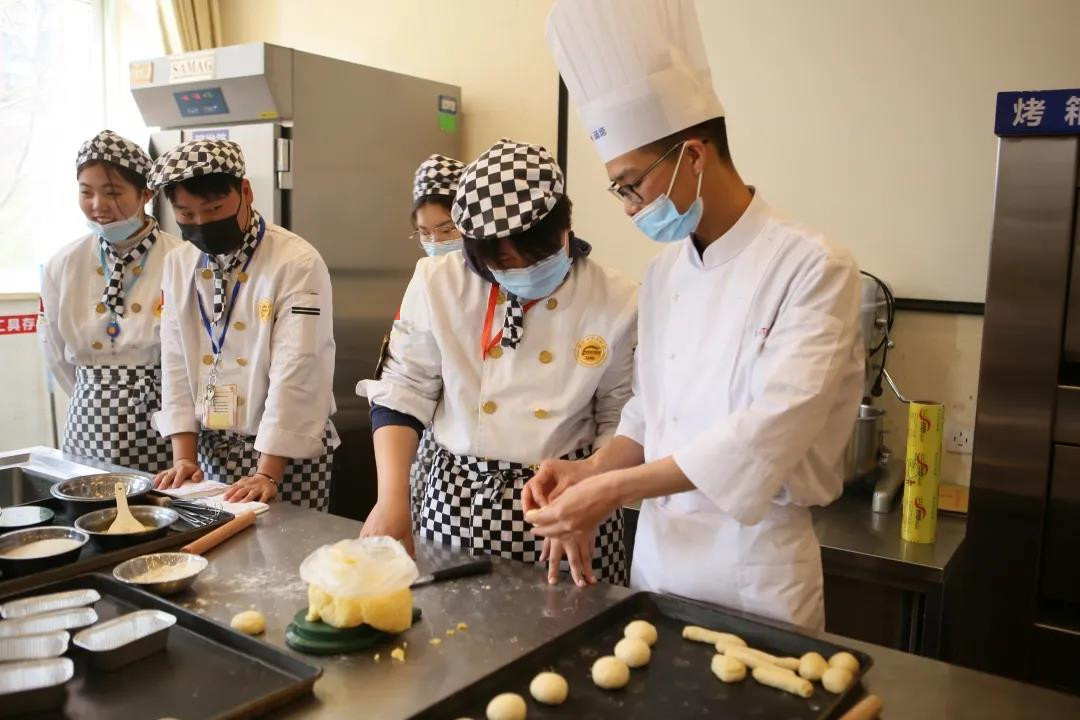 ��ѧ��ʦ����������ã��������¶������ѧУ