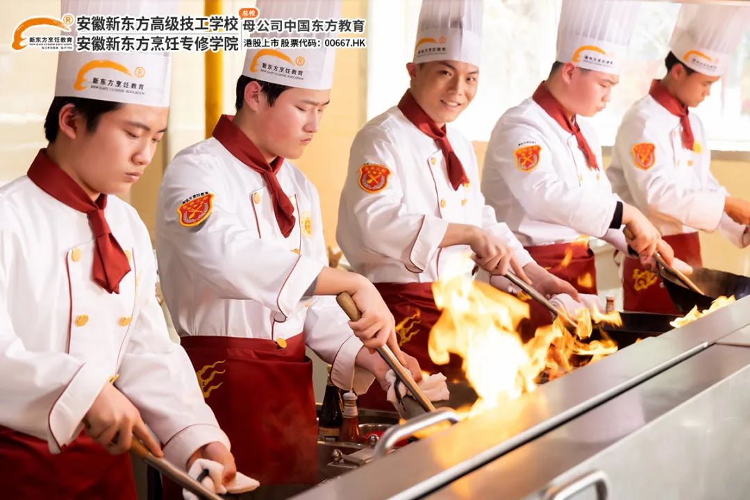 男孩,会烹饪的你真帅!