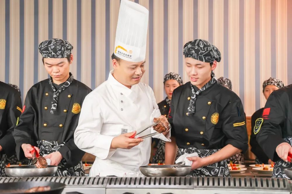 初中毕业学什么技术好?学西餐技术