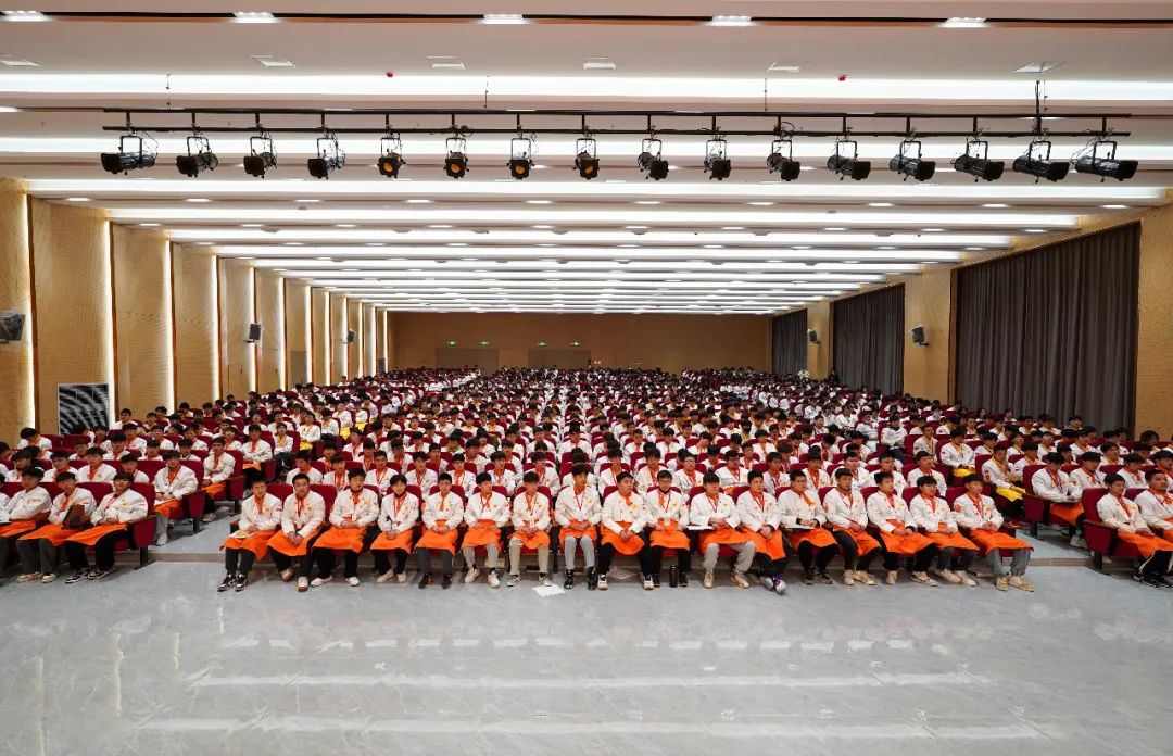 开学第-课|新学期,我们一起向未来!砥砺梦想,从心出发……